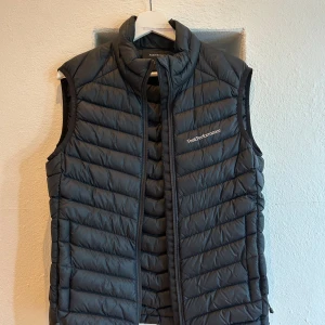 Peak Performance väst Frost  - Väst i fint skick