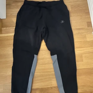 Nike mjukisbyxor - Nike mjukisbyxor. Storlek L inte använda mycket. Mycket bra skick