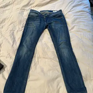 Säljer Dondup jeans Skick:10/10 Nypris: 3000 Storlek: 32