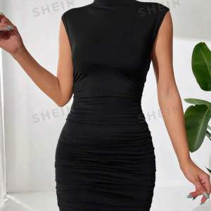 Helt ny svart klänning storlek XS passar även en liten S 