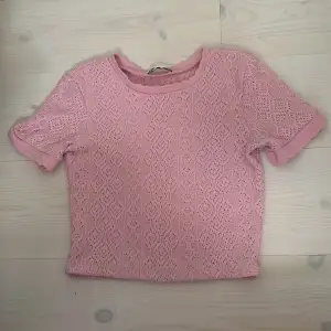 Fin rosa t-shirt från zara! Skriv för bilder på💕