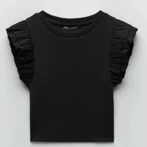 Volang toppar - Säljer mina volangtoppar från Zara. Köpte 2022 men använda kanske 3 gånger. 50kr styck/80 tsm.💕