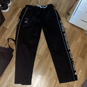 Gorilla wear  - Knappt använda tränings byxor ny pris ca 600