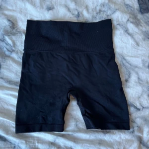 Gymshorts  - Träningsshorts med scrunch i rumpan från Shein. Jättesköna och fina på.