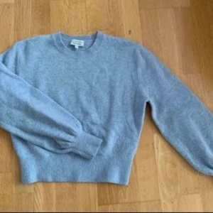 Other Stories stickat  - Stickad tröja från Other Stories storlek S i fint begagnat skick. Blå 