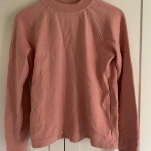 Tröja  - Fint skick, använd fåtal gånger. 