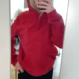 Röd hoodie från HM
