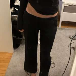 Hm linnebyxor - Storlek xs är en aning korta på mig som är 168 så dem har aldrig använts. Perfekt till sommaren super sköna överlag💕köpta för ca 350