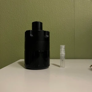 Azzaro Most Wanted EDP  - Säljer 2 ml/ 35 sprut av min Azzaro Most Wanted EDP 