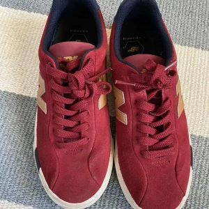 New balance skor - Storlek: 40,5  Skick: 8/10 Hör av er vid funderingar