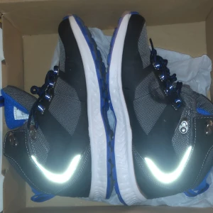 Snygga blåa skor fila - Blåa skor storlek är 38 helt nya och jätte snygga 