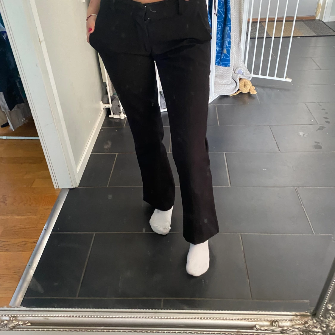 Säljer kostym byxor från Bik bok.