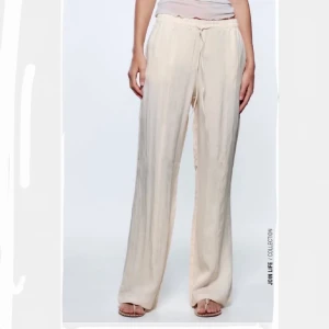 Linnebyxor  - Så fina linnebyxor perfekta till sommaren, köpta plick men de är i jättefint skick! Skriv vid intresse osv❤️