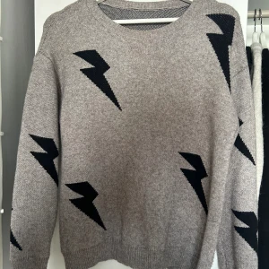 4 tröjor för 250 eller 70 kr styck - Använda men i bra skick! Strlk S-M