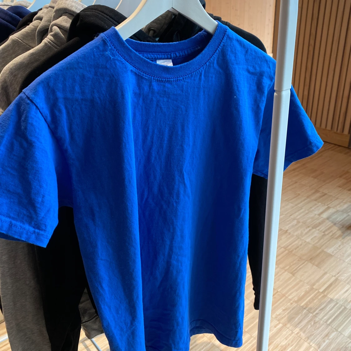 Blå t-shirt  - 90