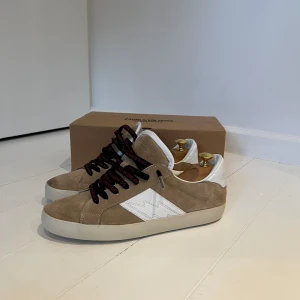 Zadig & Voltaire skor - Fina Zadig Voltaire skor i riktigt bra skick!🌟 Orginal box fås med.  Storlek 42 Hör av er vid minsta fundering🤝