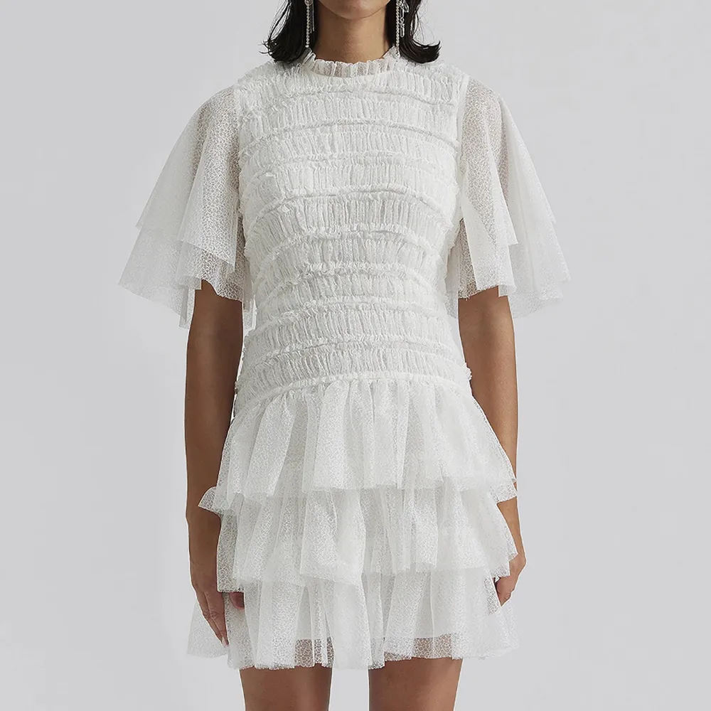 Hör av er om ni säljer denna vita klänning från by malina!!💓💓🙏🏼storlek xs eller s. Klänningar.
