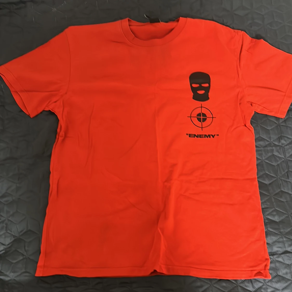Graphic T-shirt ”Enemies”