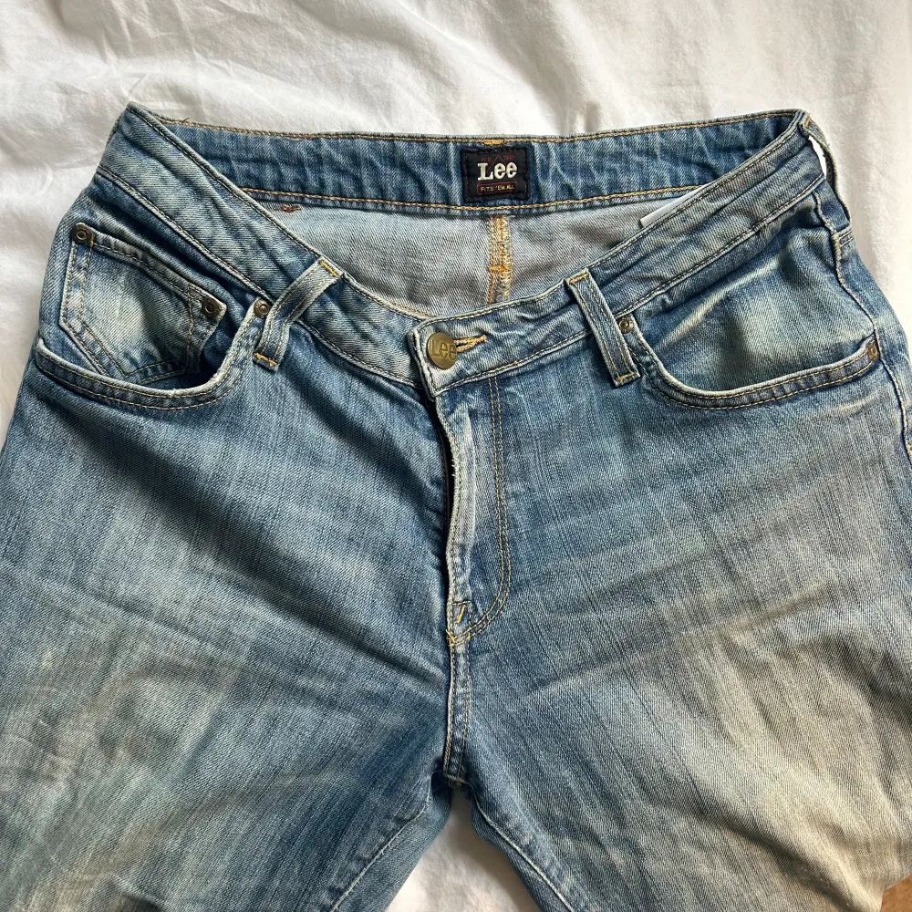 Supernice lee jeans ! I storlek w29 och l35, midjemåttet är ca 40 cm och innerbenslängden är ca 87 cm💕 är straight leg. Jeans & Byxor.