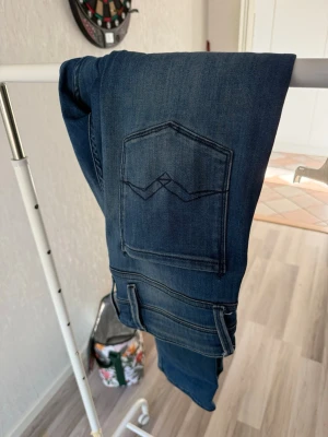 Ljusblå Replay ambass jeans - Säljer ett par klassiska ljusblå jeans från Replay. W30 L30