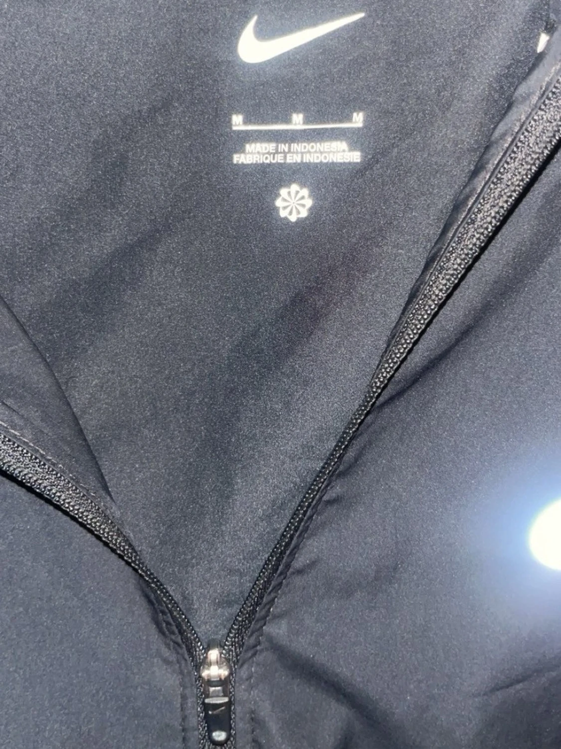 Svart vindjacka från Nike med huva - 2