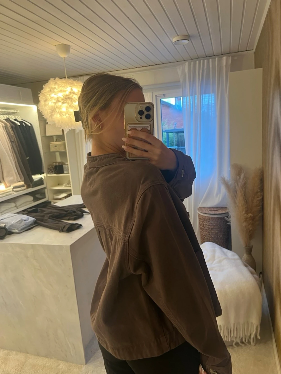 Brun tunn jacka med stora fickor - 4