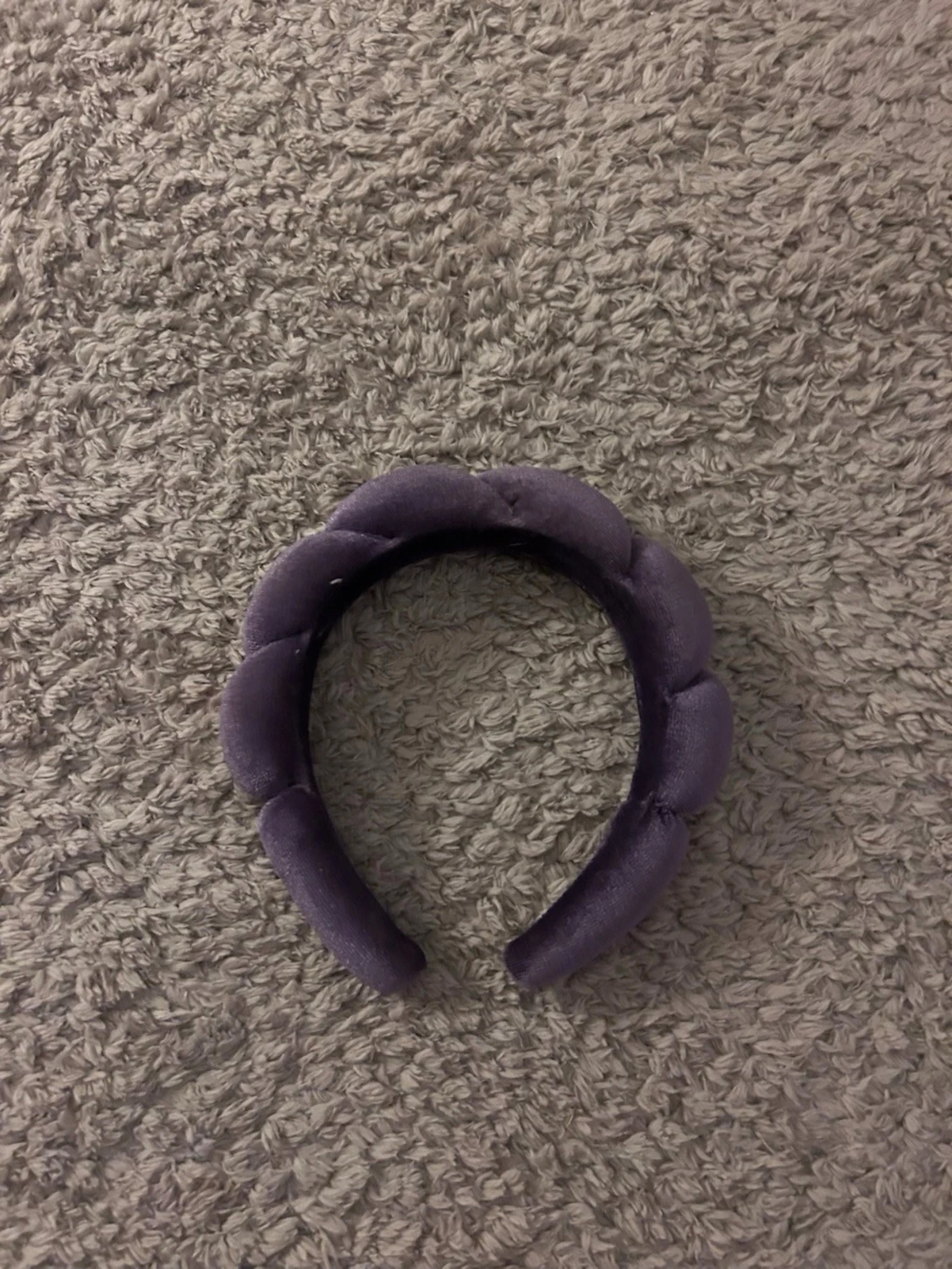 Lila vadderat diadem i satin