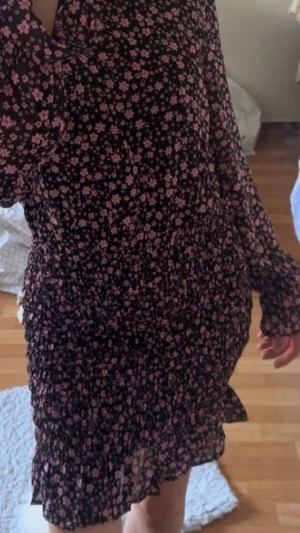 Blommig klänning - Såå fin sommar klänning helt oanvänd. 🌸