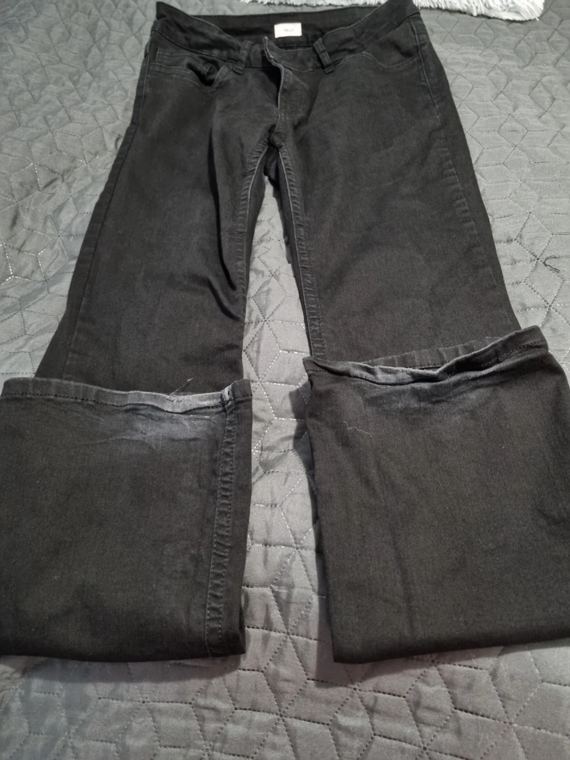 Svarta utsvängda jeans från Nelly  - 6