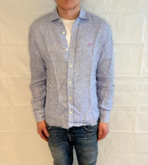 Morris Linen Shirt Checked Men's - Linnen skjorta i rutigt mönster, begagnad i mycket gott skick.