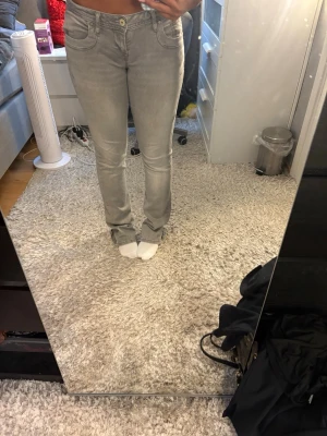 Ltb jeans - kommer sälja denna på min plick liveshow 17 augusti 19:00 där jag visar upp plagget bättre och man kan buda!😊 38cm midjemått strl 27/34