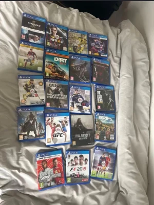 Samling PS4-spel, sport & action - Säljer en samling PlayStation 4-spel med blandade genrer som sport, racing, action och äventyr. Bland titlarna finns FIFA, NHL, F1, UFC, Far Cry 5, Sekiro, The Last of Us, Modern Warfare och Dirt Rally. Alla spel har blå plastfodral och färgstarka omslag. Säljer alla spel för 1100kr men kan i värsta fall även sälja separat 
