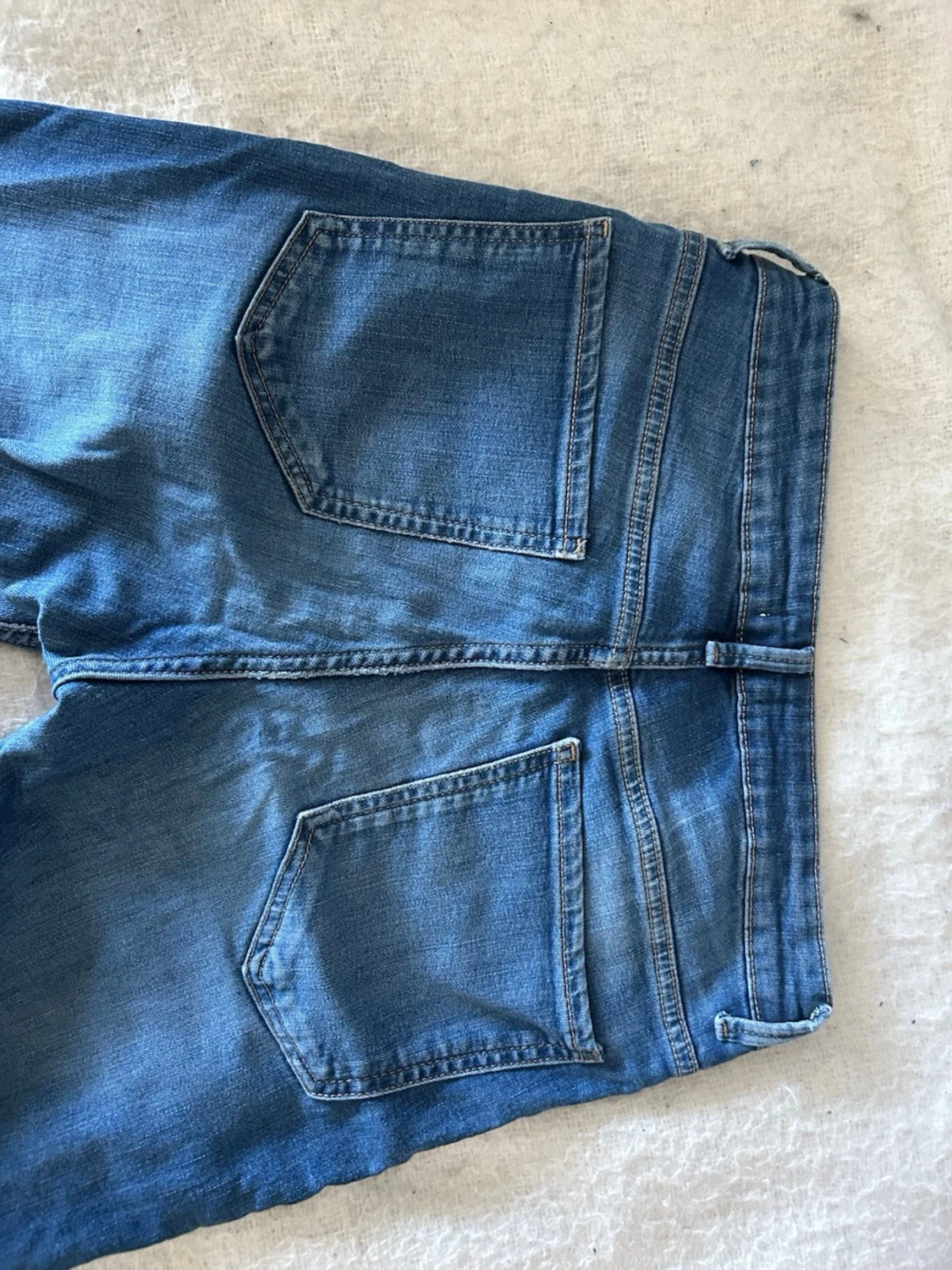 Blå slitna jeans från Lindex - 2