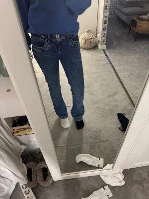 Mörkblåa ltb jeans - Jag säljer ett par jättesnygga ltb jeans. Så otroligt snygga till hösten!