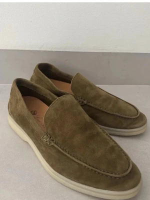Loro Piana Loafers 🍞  - Säljer loropiana loafers, riktigt old money, skitt sköna no cap on god