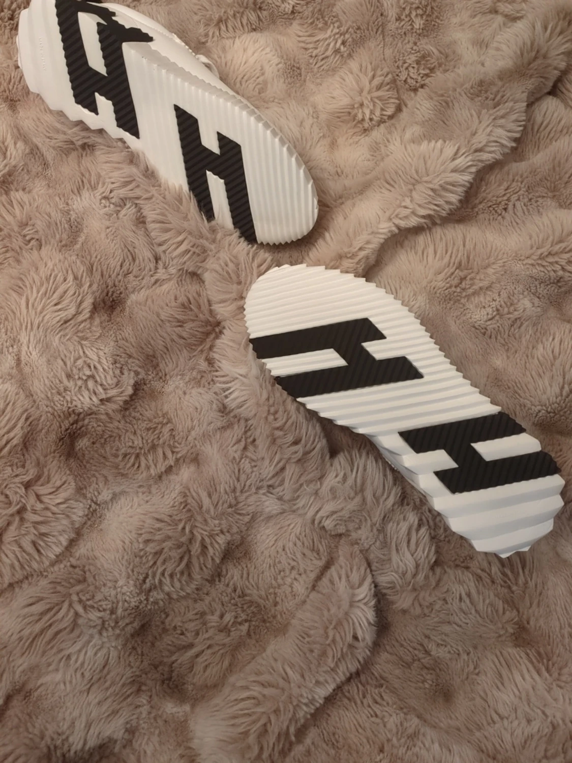 H Skor  - 1