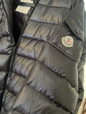 Svart dunjacka från Moncler - Haft i ett halvår, storlek 1, väldigt fint skick 