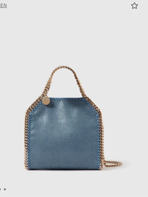 Blå Stella McCartney handväska med kedja - Snygg blå handväska från Stella McCartney med guldiga kedjedetaljer och eganskt läder. Köpte för 8200 
