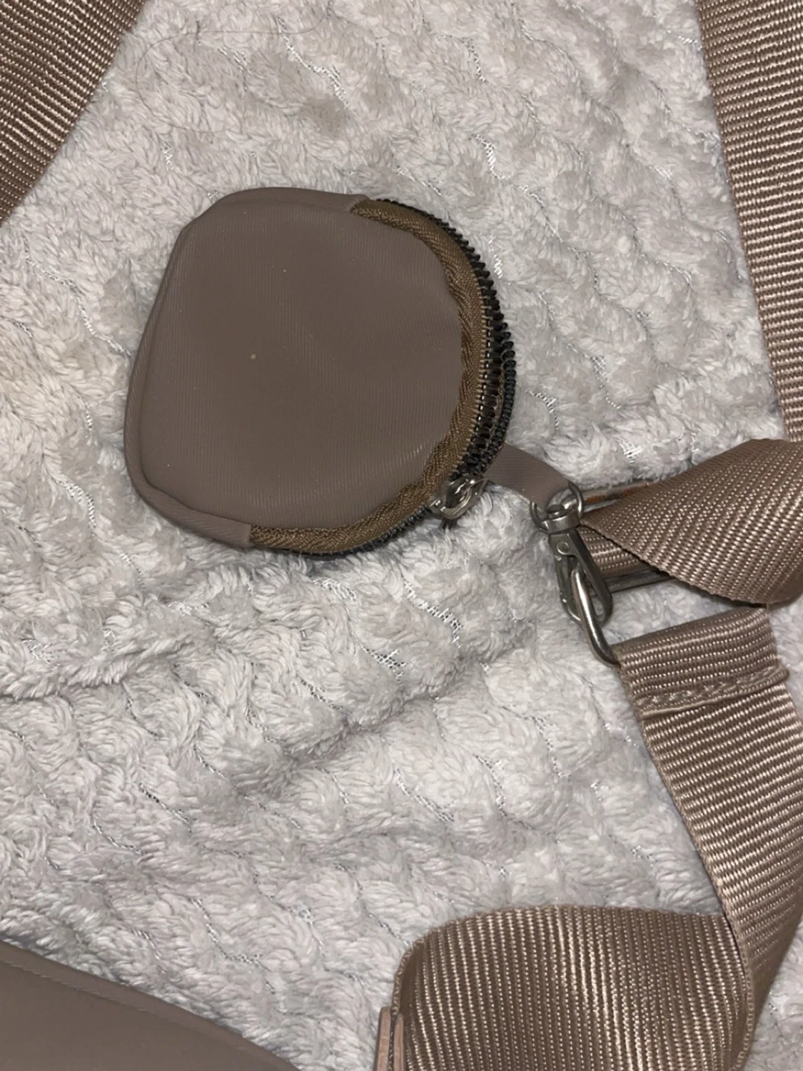 Brun axelväska med kedjedetalj - 2