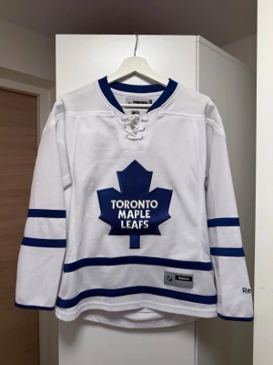 Toronto Maple Leafs Jersey  - Very nice never worn Jersey 