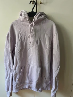 Lila Hoodie - Lila Hoodie från H&M i storlek S