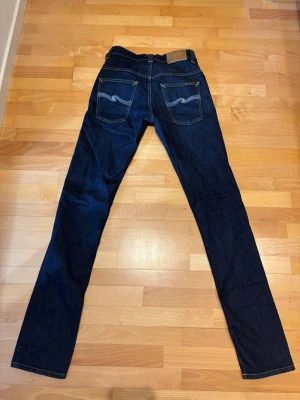 Nudie Jeans - Hej, säljer nu dessa Nudie Jeans i storlek W29, L34!.   Riktigt feta och är inprincip helt nya, säljs då de är för små!  Prisej hugget i sten och bara säga till vid frågor!😃