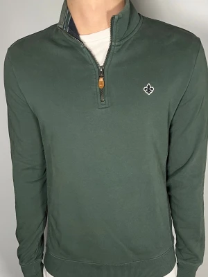 Morris halfzip  - 👕 Plagg: halfzip                                                                 📏 Storlek: M                                                                🏷️ Märke/Modell: Morris                                           ✨ Skick: Fint skick                                                      💬 Vid frågor är det bara att skriva!                                                                                          🛍️ Gramenti