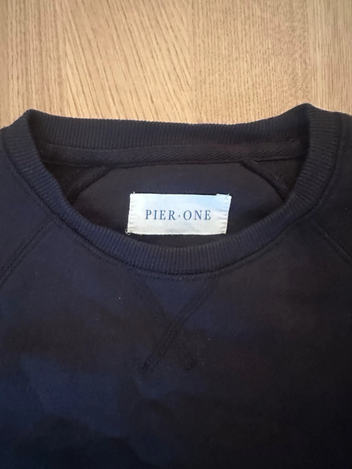 Mörkblå tröja - 2
