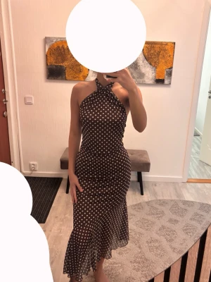 Brun polka dot set  - Oanvänd brun polka dot set från shein i storlek xs. Säljes då den inte kommer till användning💕