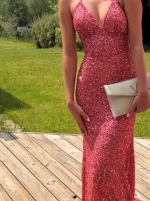 Rosa balklänning - Söker denna balklänning i xs eller s
