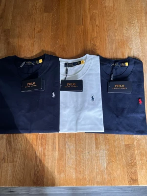 Ralph lauren t-shirt 3x  - Säljer ett tre pack med Ralph Lauren t-shirts i storlek small på alla priset är ej satt i sten 