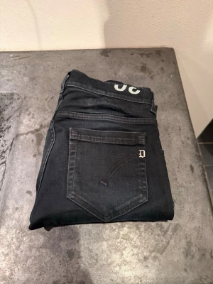Dondup jeans  - Tjabba! Säljer nu dessa dondup jeans i storlek w30! Dom är i ett bra skick 8/10, inga defekter! Om ni har några tankar eller funderingar är det bara att höra av sig!