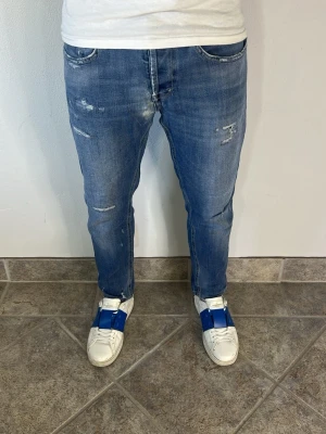 Dondup George Jeans - CONDITION — 9/10 Excellent condition.  Light signs of wear.     SIZE — 33 Model is 170 cm, 67kg  MEASUREMENTS (CM) (Please refer to the last photo for measurement guide)  A — 40 cm  B — 87 cm  C — 15 cm