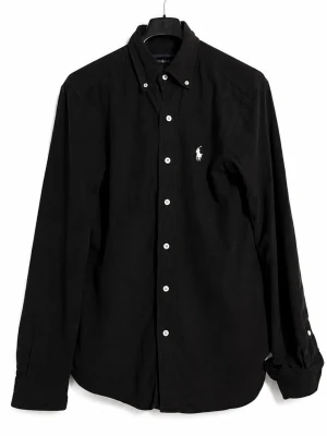 Polo Ralph Lauren Featherweight Mesh Svart Skjorta XS 🖤 - 🖤 Stilren svart skjorta från Polo Ralph Lauren i modellen Featherweight Mesh.  🐎 Klassisk broderad Ralph Lauren Pony på bröstet ✨ Lätt och mjukt meshmaterial – perfekt både casual och mer uppklätt 👔 Button-down krage och klassisk tidlös design 📏 Storlek XS 🖤 Svart med vit broderad logga och ljusa knappar 👌 Väldigt lätt att matcha med jeans, kostymbyxor eller chinos  📦 Skickas snabbt och välpaketerat 💬 Skriv gärna för mått, fler bilder eller frågor 